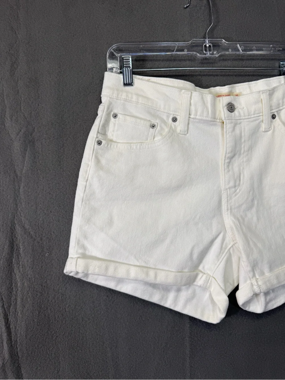 NWT 31 Levi’s Classic mid length shorts White Shorts - Picture 5 of 16